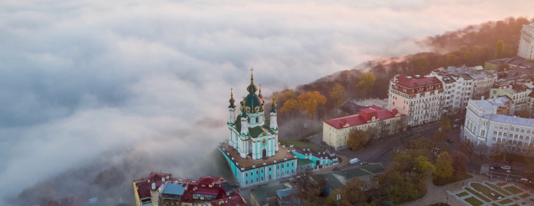 Андреевская церковь в тумане
