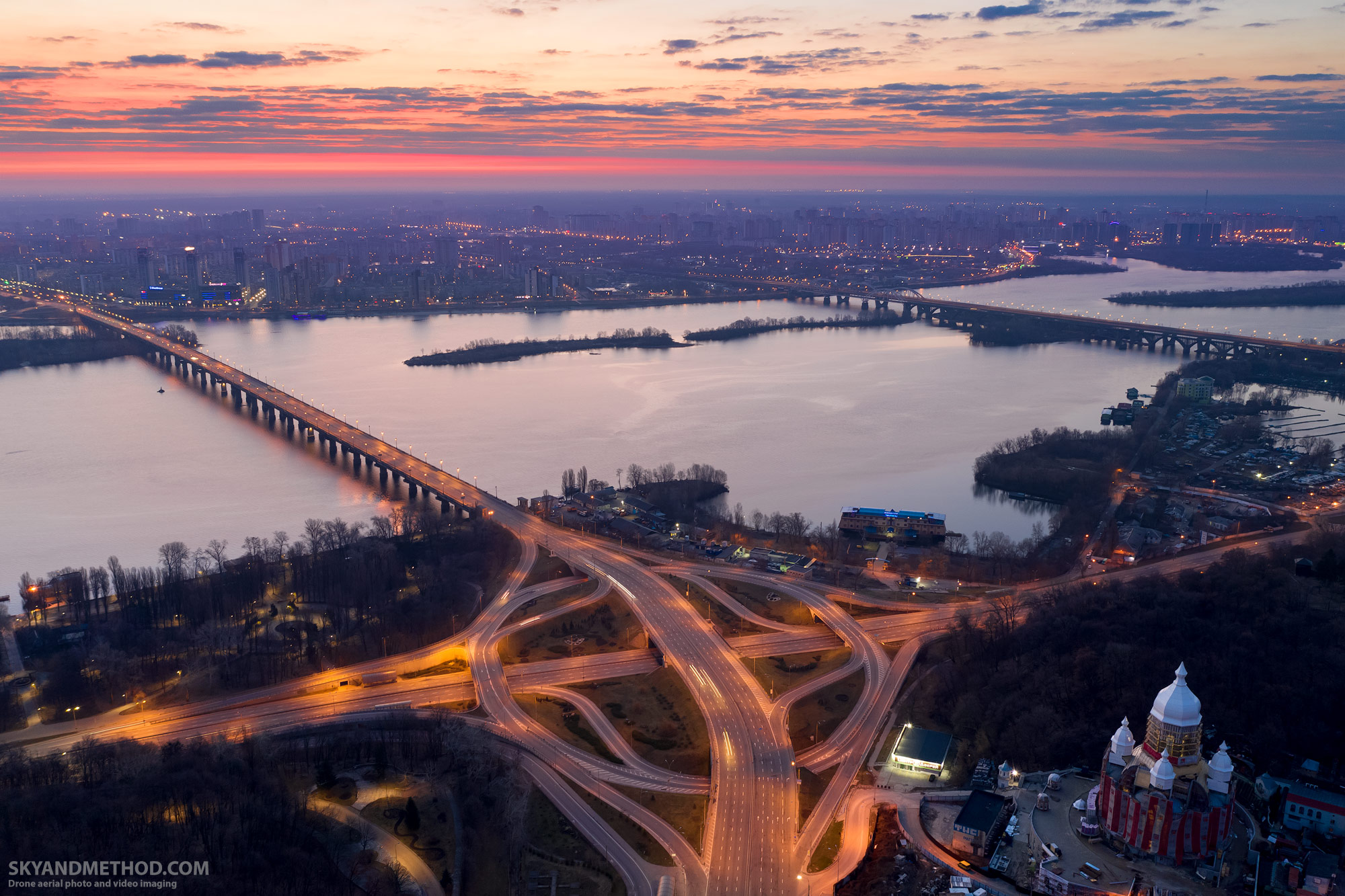 Киев днепр. Мост Патона в Киеве. Мост Патона в Москве. Киев рассвет. Мост Патона в Киеве фото.